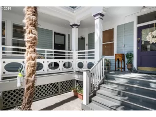 More Details about MLS # 429692009 : 2127 NW IRVING ST 103