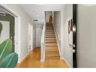 Photo #2: 430640557 Listing