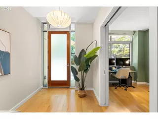 Photo #3: 430640557 Listing