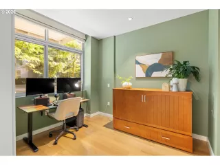 Photo #4: 430640557 Listing