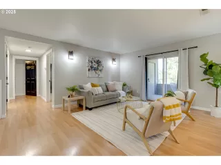 Photo #4: 430851567 Listing