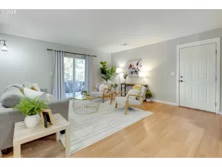 Photo #5: 430851567 Listing