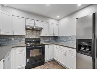 Photo #3: 431511972 Listing