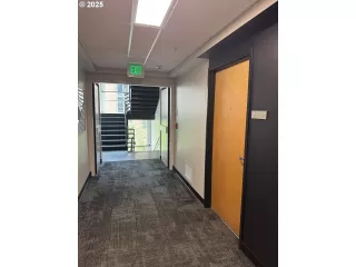 Photo #4: 431760685 Listing