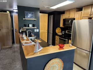 Photo #6: 431760685 Listing