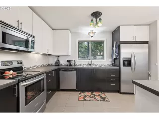 Photo #5: 431798777 Listing