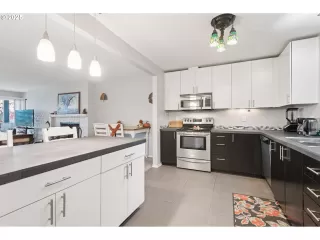 Photo #6: 431798777 Listing