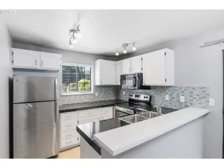 Photo #4: 432017944 Listing 