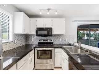 Photo #5: 432017944 Listing 