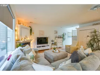 Photo #5: 432085957 Listing 