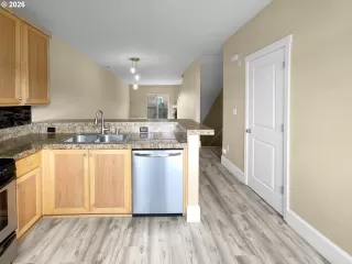 Photo #5: 432377355 Listing 