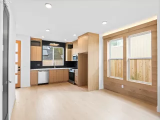 Photo #5: 432548793 Listing 