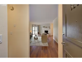 Photo #3: 432953319 Listing 