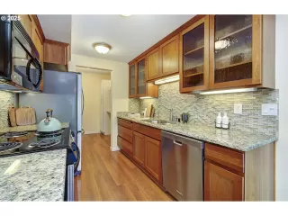 Photo #5: 432953319 Listing 