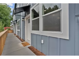 Photo #5: 432959319 Listing