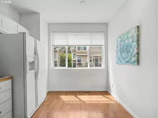Photo #3: 433328192 Listing