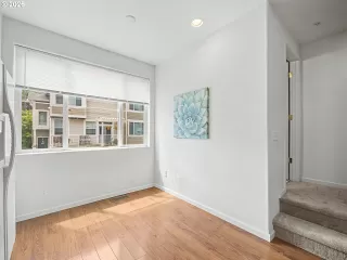 Photo #4: 433328192 Listing