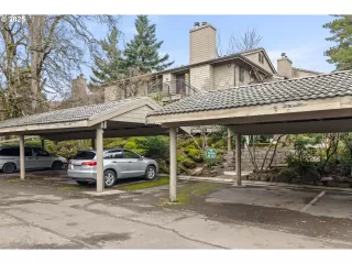 Photo #5: 434093532 Listing