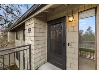 Photo #6: 434093532 Listing