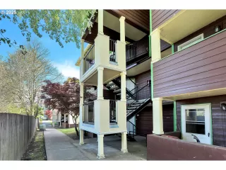 Photo #2: 434113011 Listing