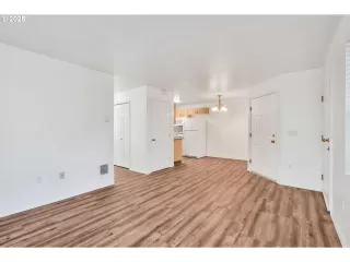 Photo #5: 434113011 Listing