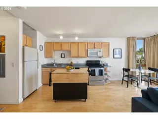 Photo #5: 434217845 Listing