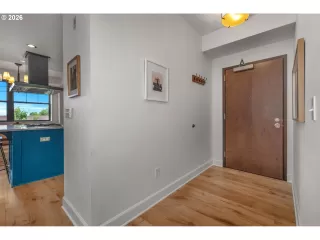 Photo #5: 434485967 Listing
