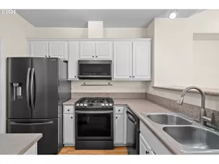 Photo #4: 435083811 Listing