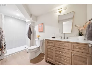 Photo #5: 435671427 Listing 