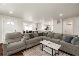 Photo #3: 436002159 Listing