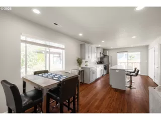 Photo #5: 436002159 Listing