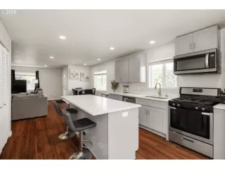 Photo #6: 436002159 Listing