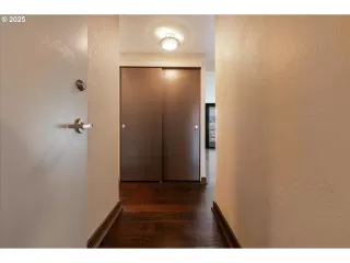 Photo #5: 436339957 Listing