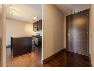 Photo #6: 436339957 Listing