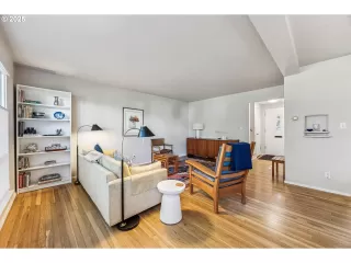 Photo #2: 436345943 Listing