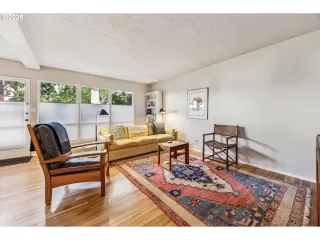 Photo #3: 436345943 Listing