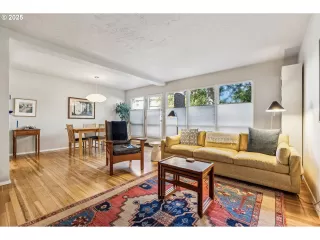 Photo #4: 436345943 Listing