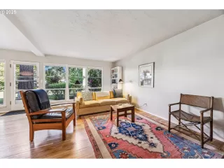 Photo #5: 436345943 Listing