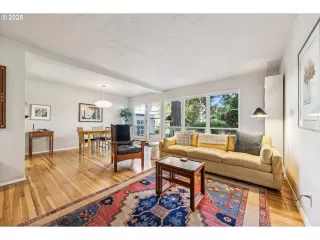 Photo #6: 436345943 Listing