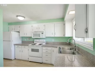 Photo #5: 436509351 Listing 