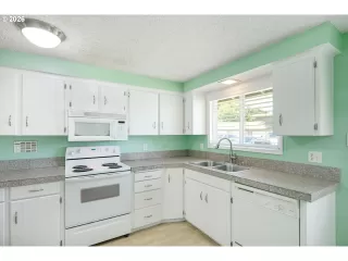 Photo #6: 436509351 Listing 