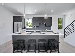 Photo #3: 436810761 Listing