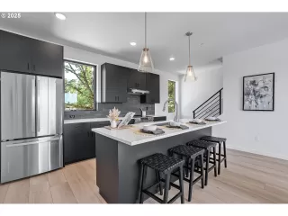 Photo #4: 436810761 Listing