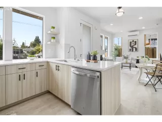 Photo #5: 436890665 Listing 