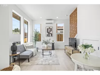 Photo #6: 436890665 Listing 