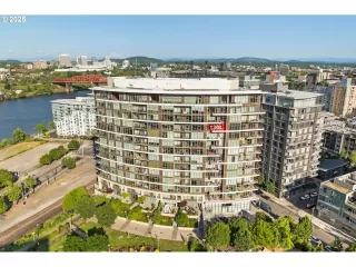 Photo #2: 437013885 Listing 