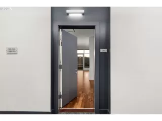 Photo #5: 437013885 Listing 