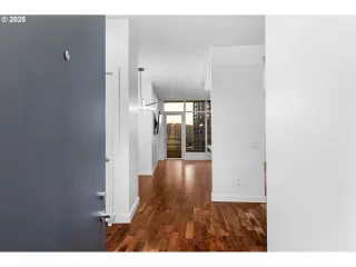 Photo #6: 437013885 Listing 