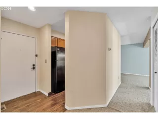Photo #4: 437052068 Listing