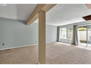 Photo #5: 437052068 Listing